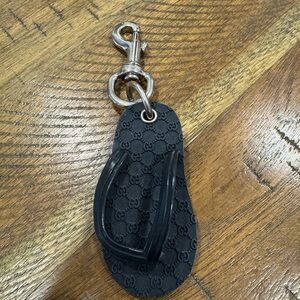 GUCCI Key Chain with GG Logo Tong Charm
